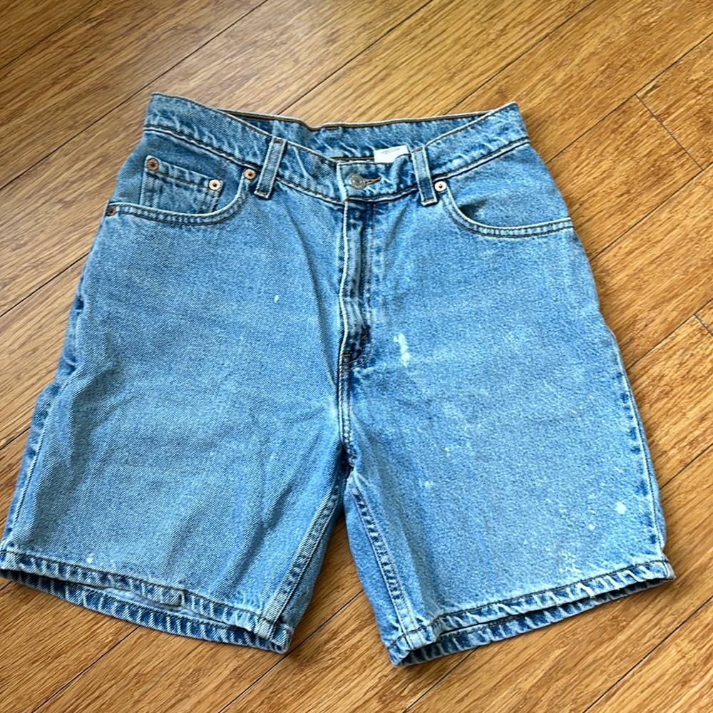 Vintage Levi’s Size 6 Denim Shorts
